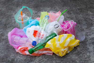Plasticul poluează natura! Reciclează-l!